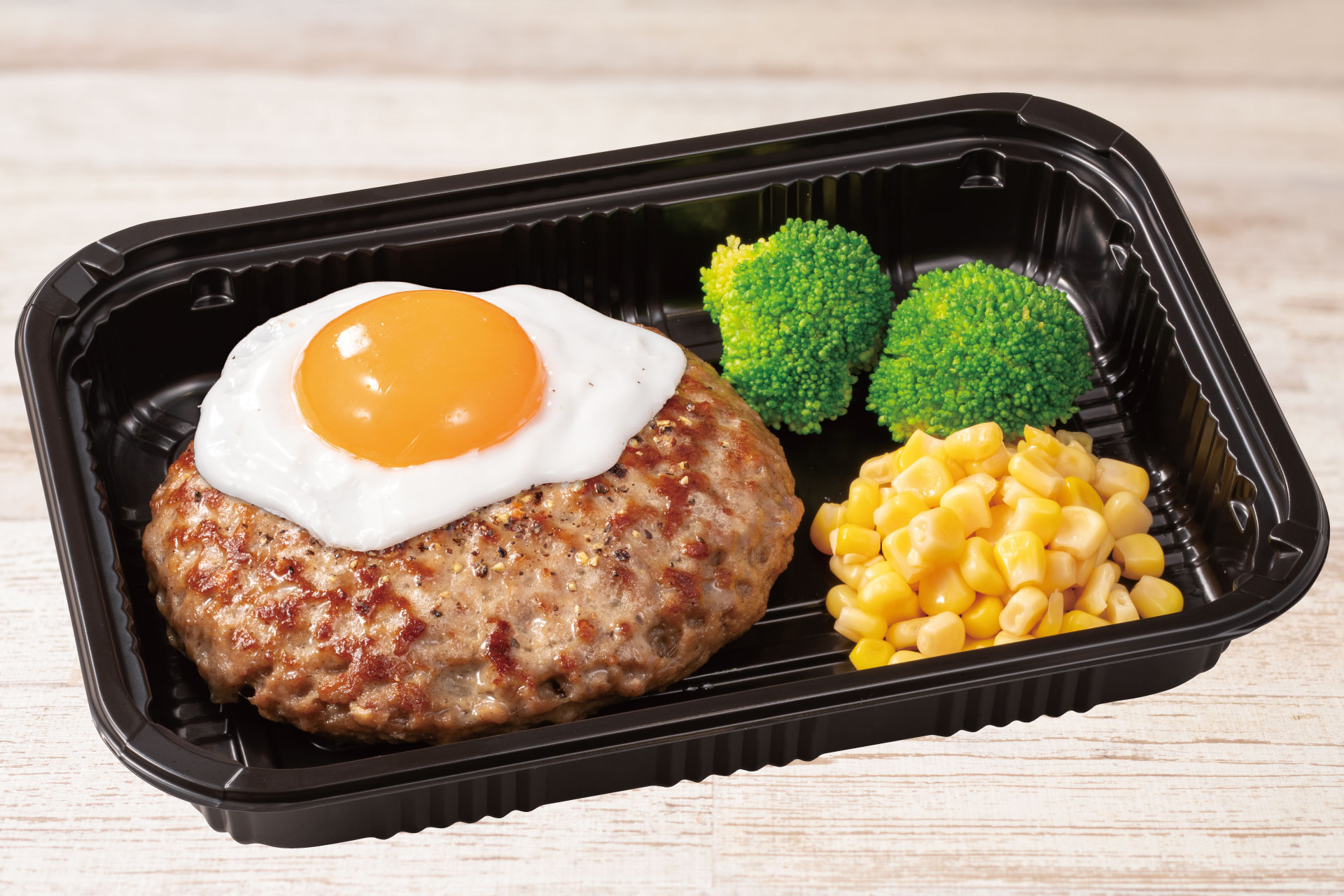 肉塊ハンバーグ 目玉焼き付